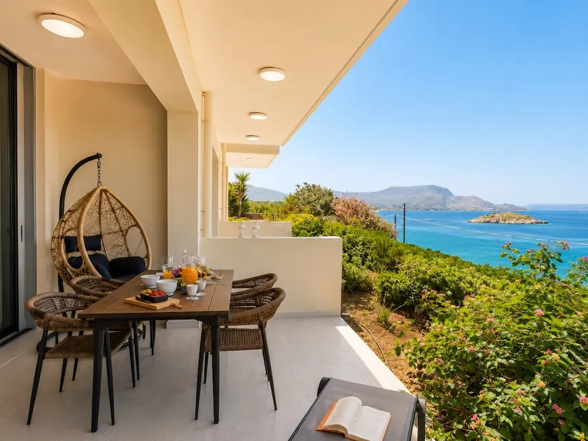 Sweet Lemon Maisonette, Shared Pool, Walk to Beach - Image 1