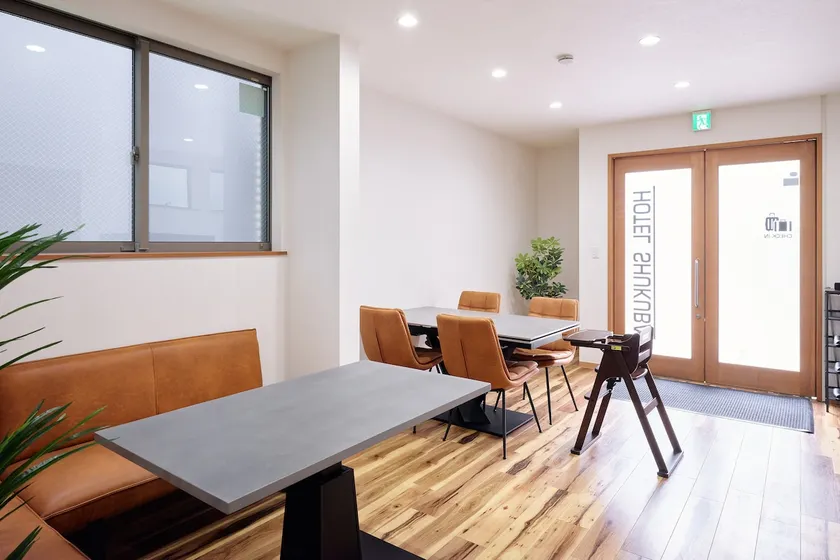 Up to 11 people / 116 m² private house / parking for 2 cars / convenience store 1 minute on foot / with a multi-purpose space - Image 1