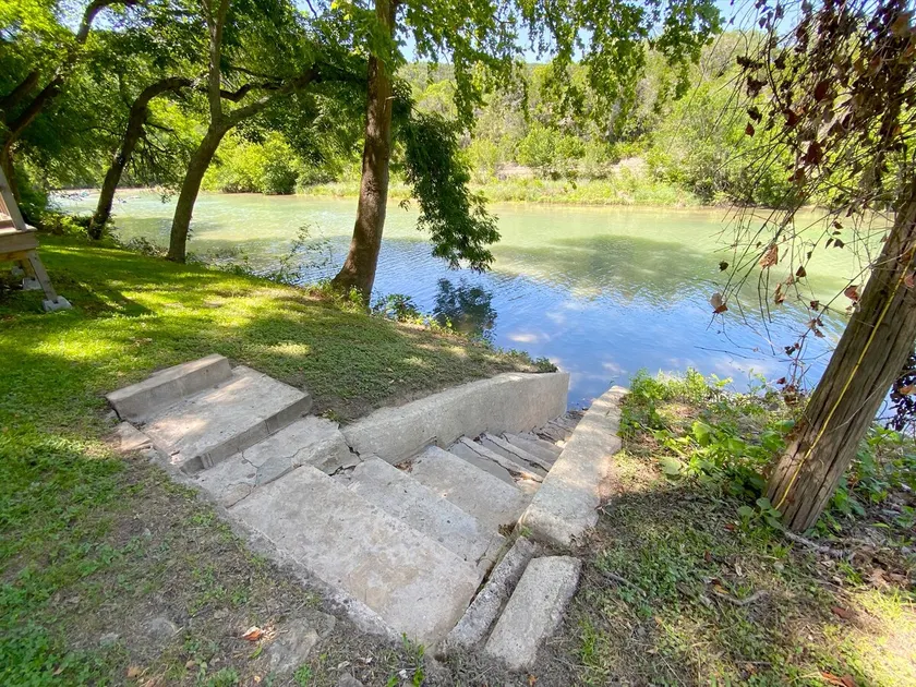 Cozy Cottage on the Guadalupe River - Image 1