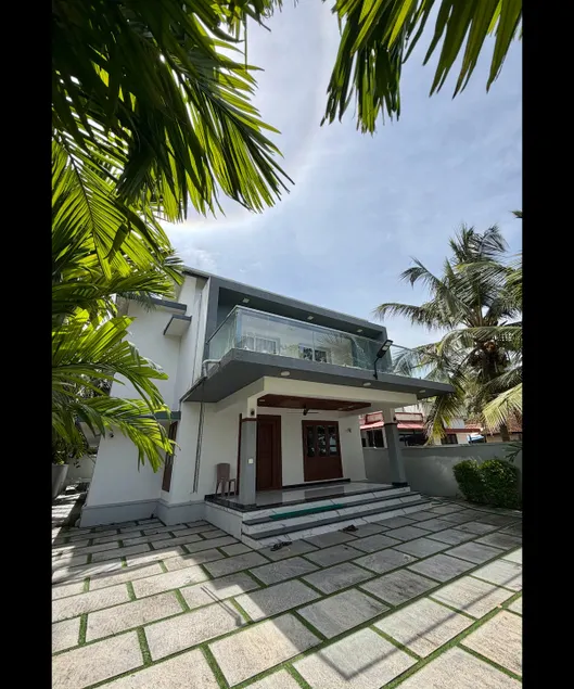 The Beach House – Elegant 3 Bedroom Villa - Image 1