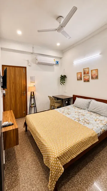 Studio 42 apartment on golf course road - Image 1