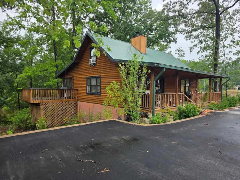 Log Cabin in Northeast Columbia, SC. - Image 1
