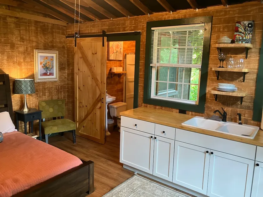 'Sweet Dreams' Cozy Cottage in Downtown Winchester - Image 1