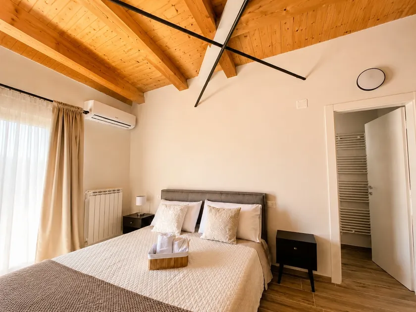 Bright two-room apartment with panoramic terrace - Image 1