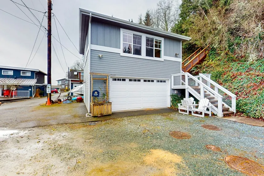 1BR Cozy Waterfront Studio Rental - Image 1