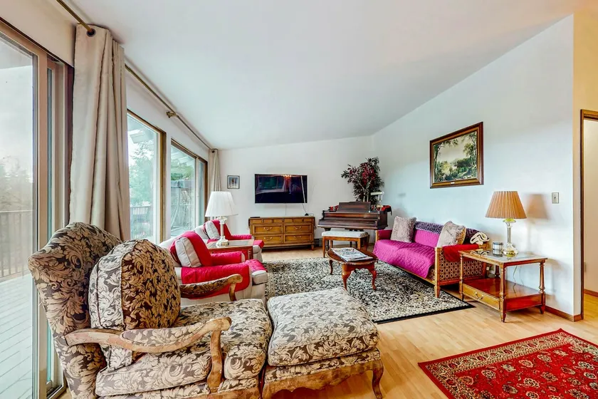 3BR Secluded home near downtown w/deck & grill - Image 1