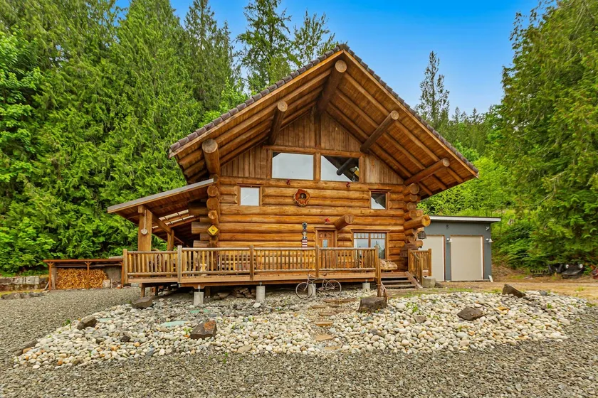 Unique mountain view log home with a wood stove, balcony, patio, & board games - Image 1