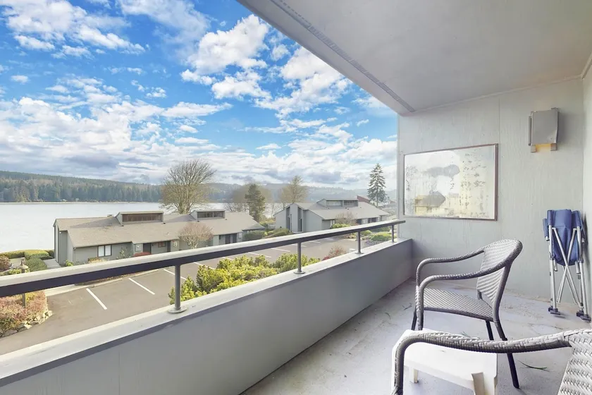 2BR condo with waterfront views - Image 1