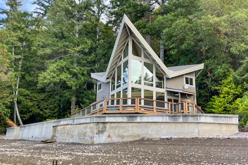 Stunning 3BR Oceanfront Dog Friendly - Dock - Image 1