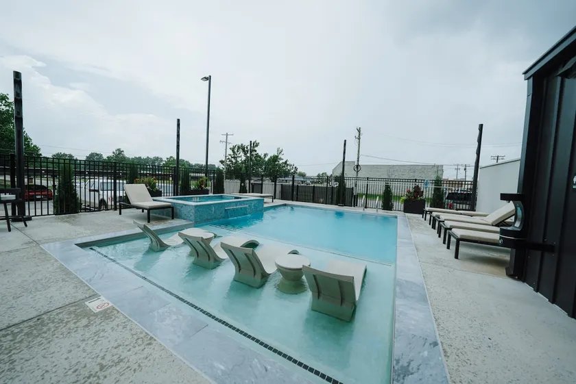 Chic Loft in the Heart of Springfield + Pool & Gym - Image 1