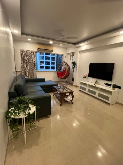 Bandra Sea View 2 BHK Apartment - Image 1