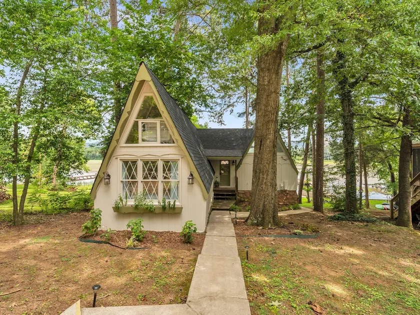 Updated Waterfront Cottage, Dock, Fishing, Kayaks - Image 1