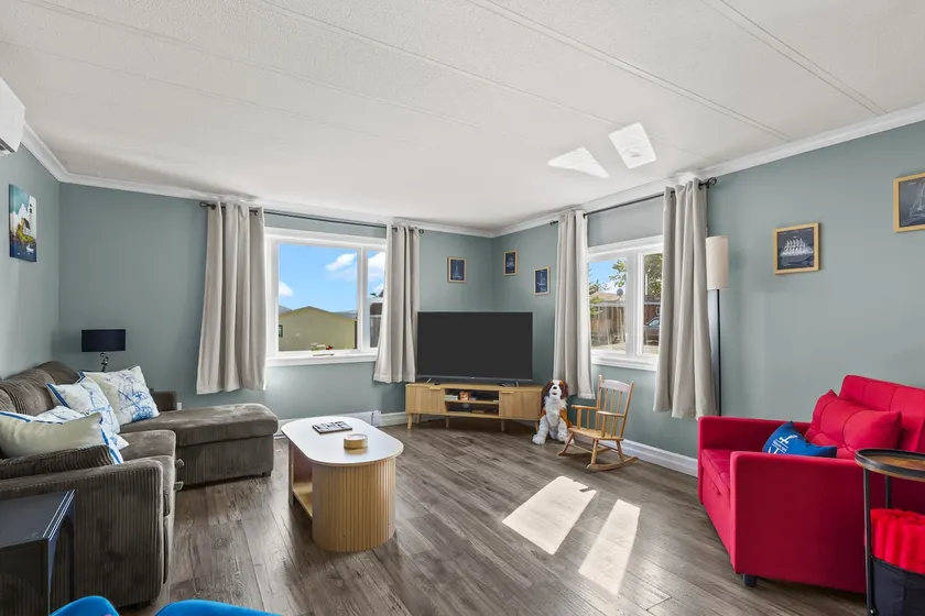 Spacious 3BR Family Getaway | Walk to Brewery - Image 1