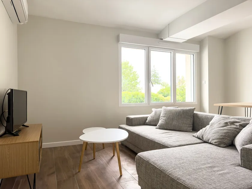 Air-conditioned 2-bedroom apartment in the very heart of the city, 2 bedrooms, 2 bathrooms - Image 1