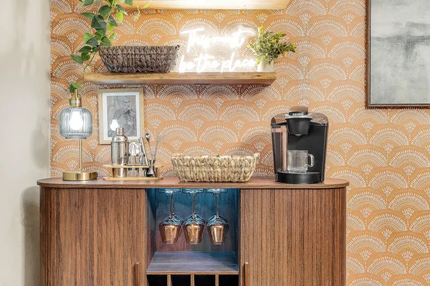 Bold retro-glam home, walk to downtown Paragould - Image 1