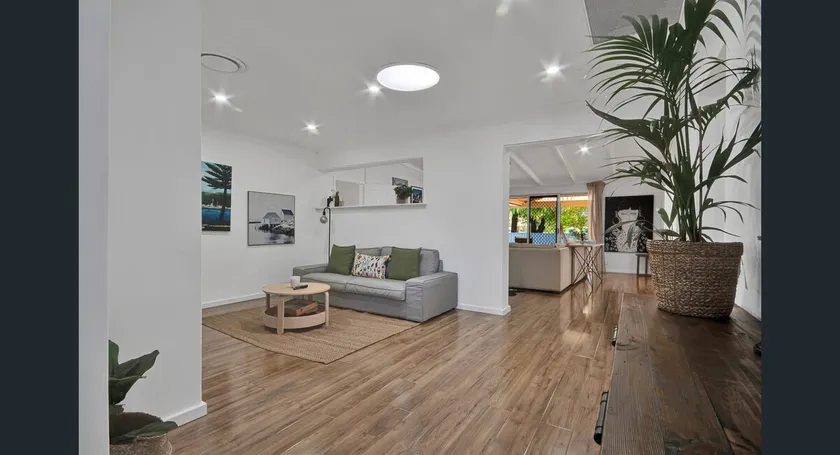 Parkside Luxury Stay - 6 Rooms, Modern, Beach - Image 1