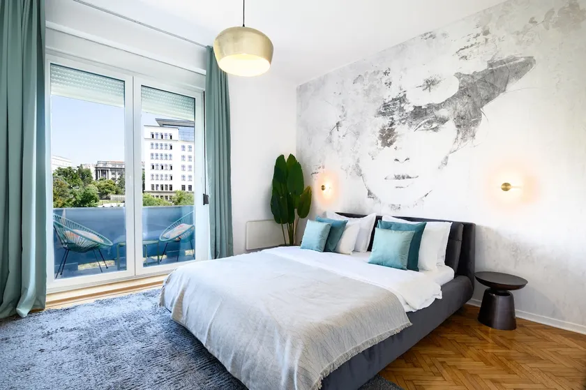 QUEEN Parliament View•7 min walk Knez M/Parking€12 - Image 1