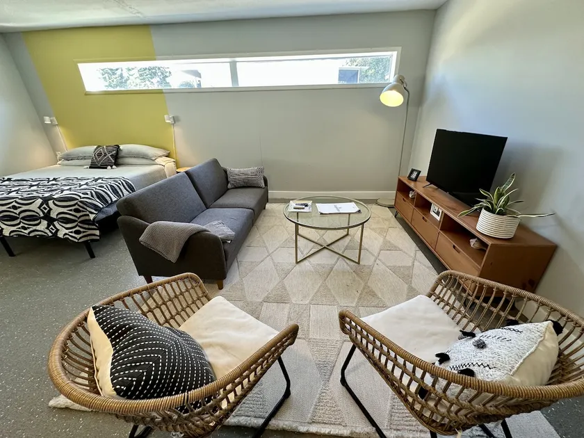 10 Minutes to EVERYTHING!! Modern Serene Studio - Image 1