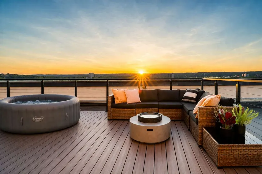 3BR Penthouse w Hot Tub Free Parking - Image 1