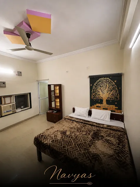 Navyas suites 1 bedroom, 1 living room, 1 kitchen - Image 1