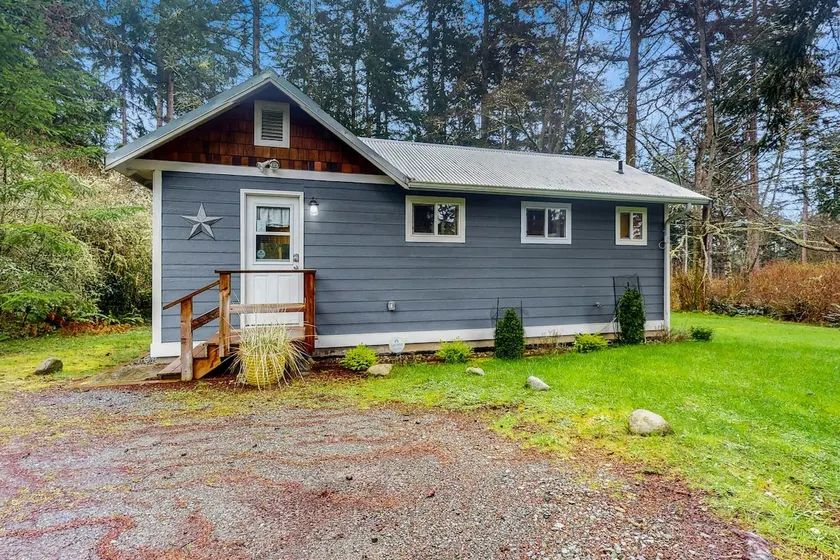 Secluded 1BR Whidbey Island cottage with firepit - Image 1