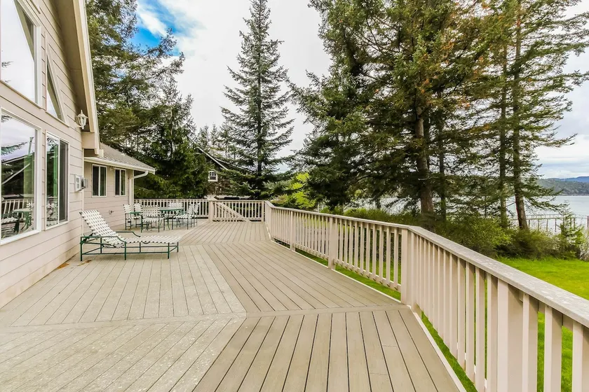 3 BR Oceanfront home with Hot Tub and Fireplace - Image 1