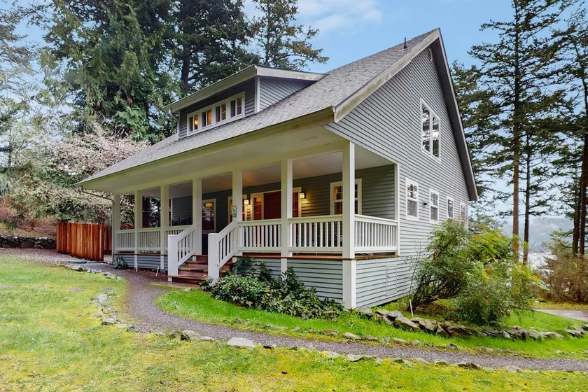 Ocean View 3BR Home with Fireplace and Deck - Image 1