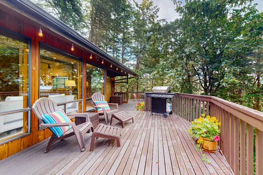 Secluded 2BR Orcas Island Home with Mountain Views - Image 1