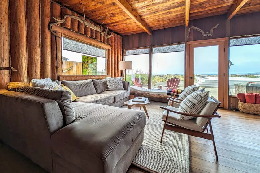 Beachfront 1BR Home with Fireplace and Grill - Image 1