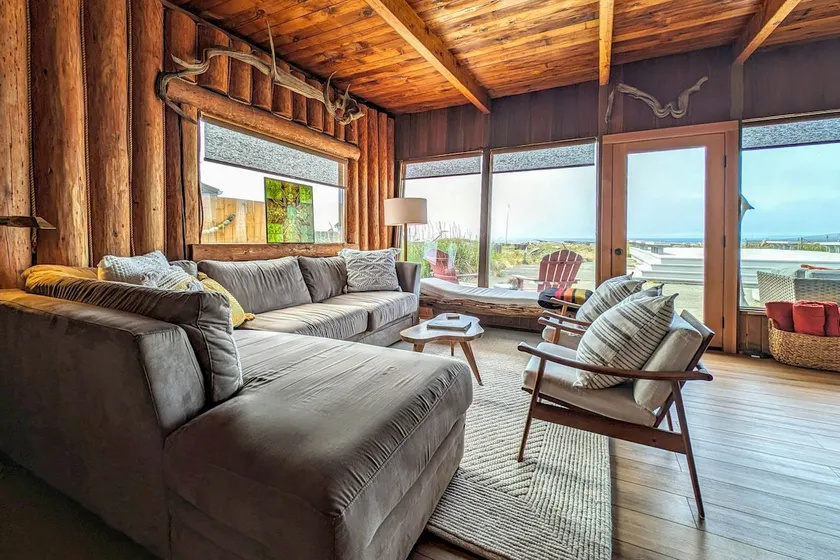 1BR water view home with a fireplace and grill - Image 1
