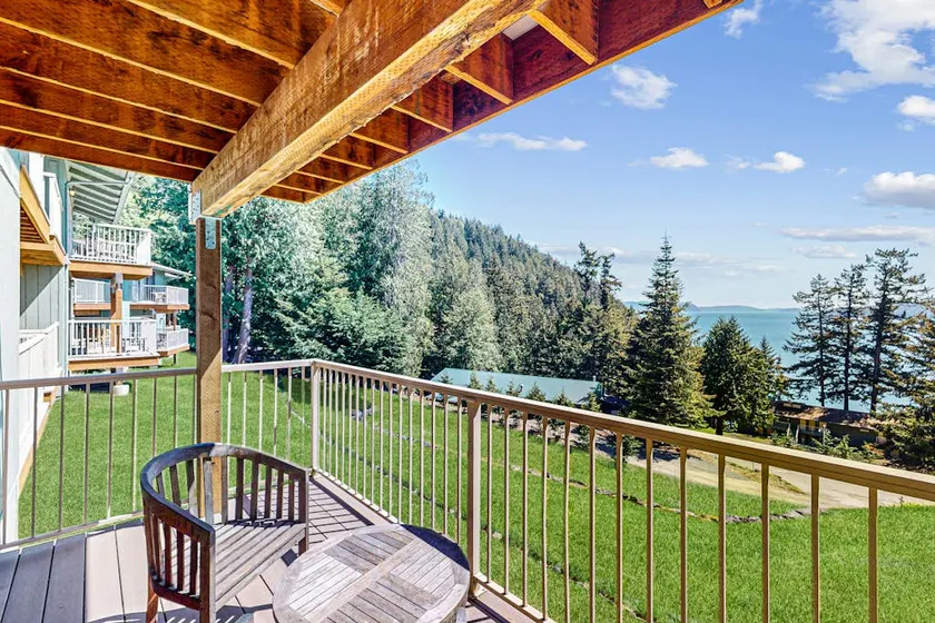 Bayview 2BR Condo with Fireplace and Ocean View - Image 1