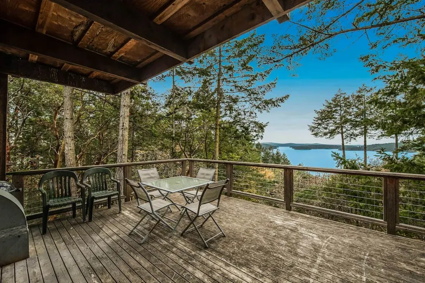 Spectacular 4BR Oceanfront Cabin with Balcony - Image 1