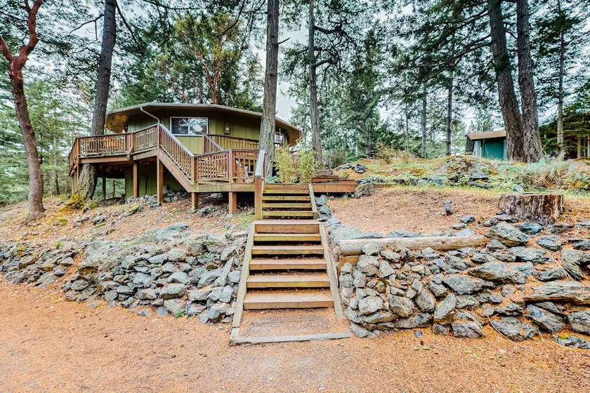Unique 2BR House with 360 Degree Sea View Deck - Image 1