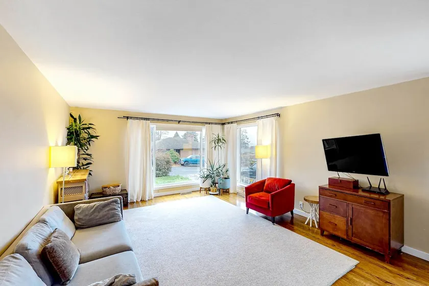 2BR remodeled mtn-view home w/patio, backyard, AC - Image 1
