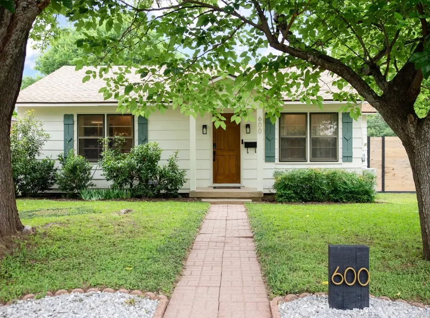 The Comma Cottage - Image 1