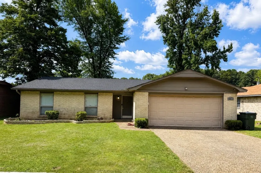 Beautiful Lakefront Home in West Little Rock - Image 1
