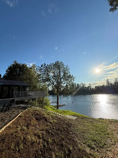 Willamette Riverfront Estate w/ Deck - Secluded - Image 1