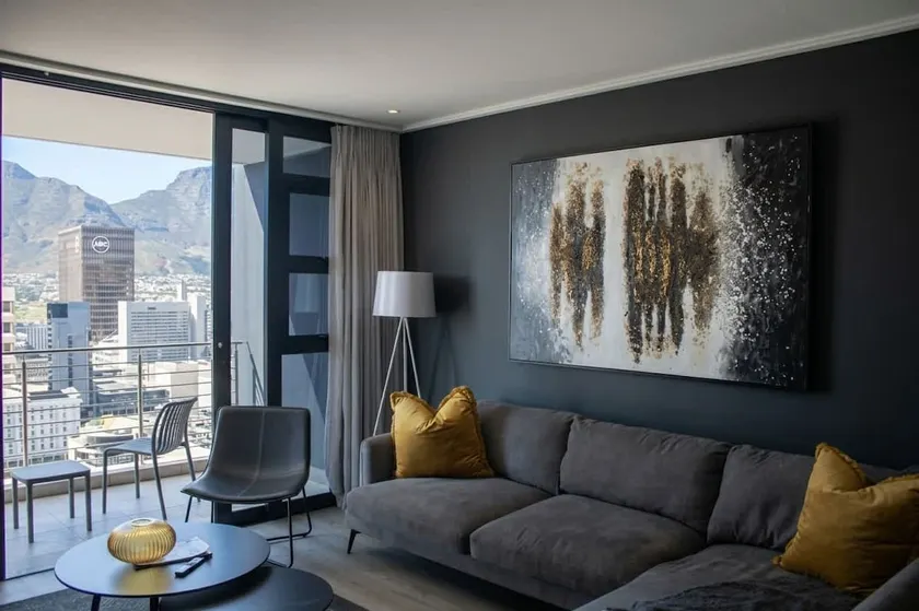 "Table Mountain View" - Stylish one bedroom with stunning Lion's Head & Table Mountain views - Image 1