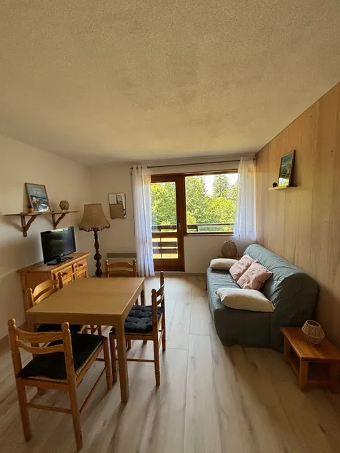 Studio with lake views - Image 1