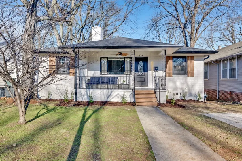 The Scandic - Modern Group StayFully Fenced Yard - Image 1