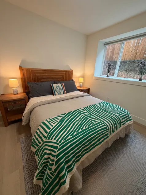 Modern & spacious 1 bedroom in walkable Richmond. - Image 1