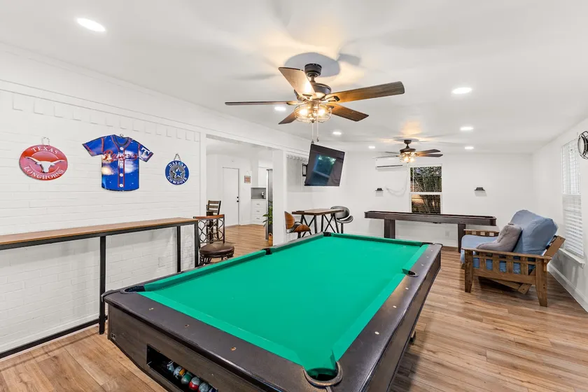 Sleeps 12 · Pool Table & Game Room · Old Town - Image 1