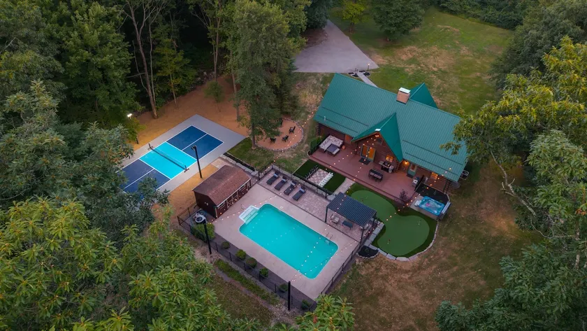 Pine Mountain Lodge - Pool - Pickleball - Image 1