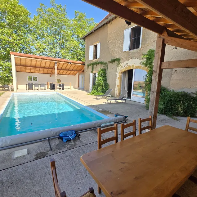 Charming house with pool in Burgundy - Image 1