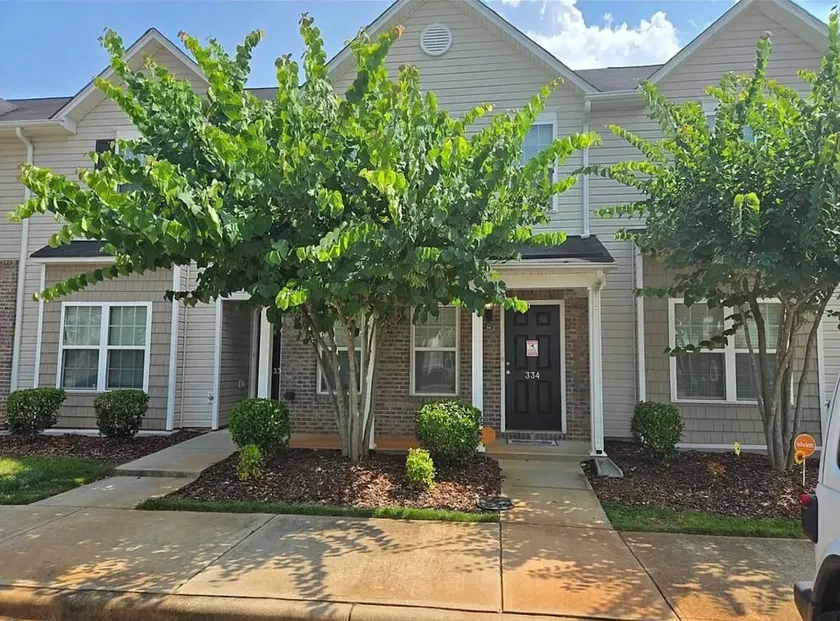 2 bed|2.5 bath Comfortable and Convenient Townhome - Image 1