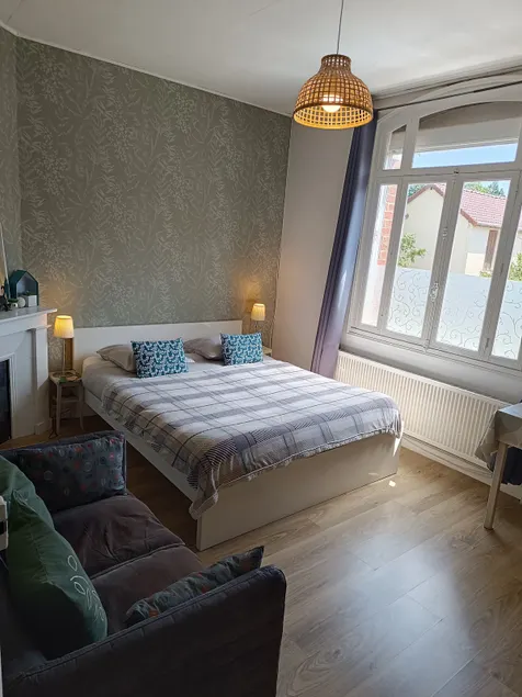 Atypical house, very quiet area, in Amiens - Image 1