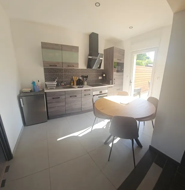 New apartment with terrace, 10-minute walk to the lake - Image 1