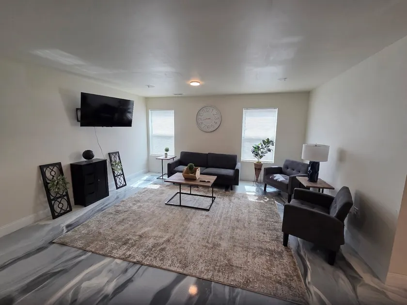 Brand New - three bedroom apartment - Image 1