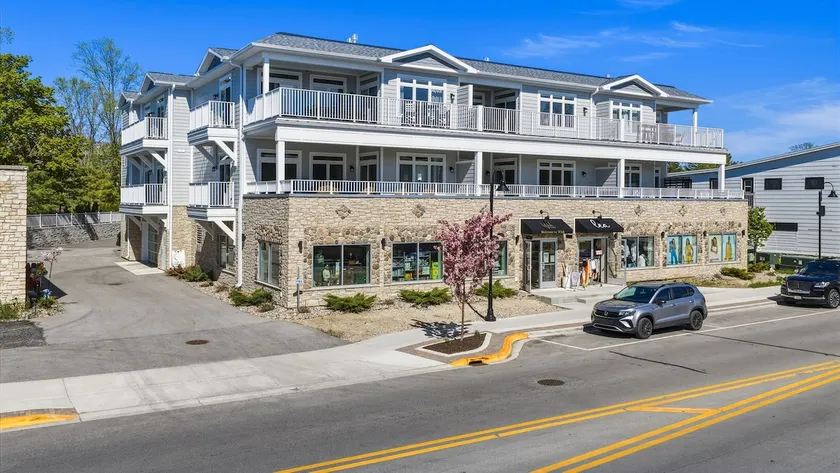 Sunny-Side Eggscape- Upscale Condo, Water Views & Unbeatable Location - Image 1