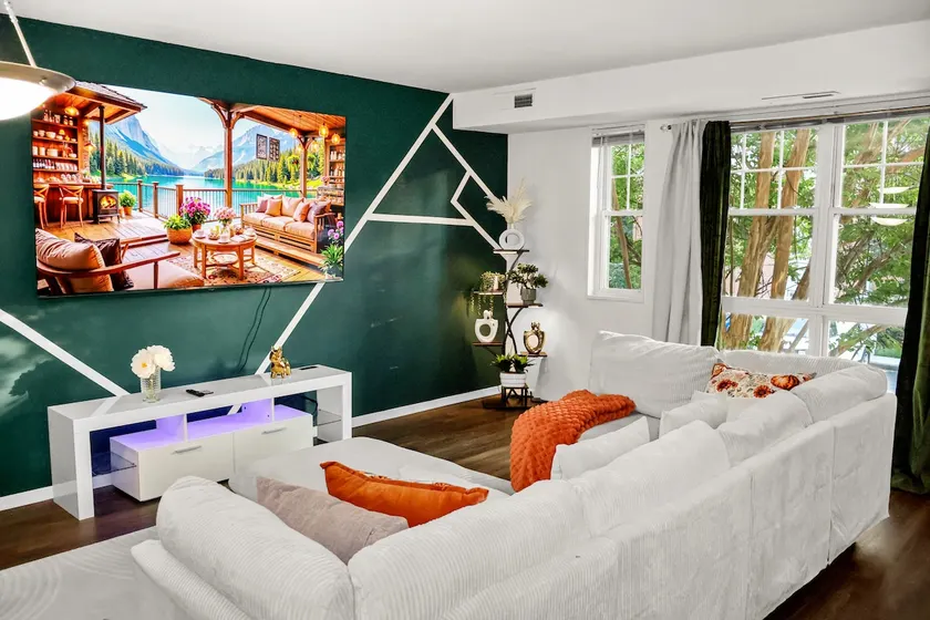 Welcoming Townhome w| Pool Near Inova Fairfax & DC - Image 1
